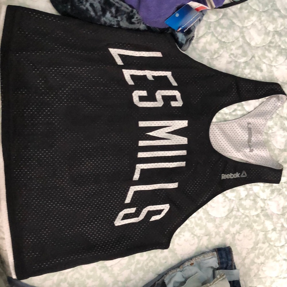 Reversible basketball tank